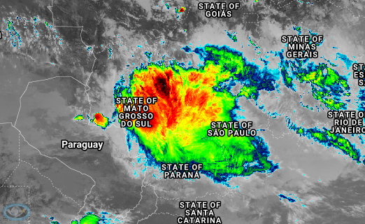 BandaSperling's tweet photo. Um grande sistema convectivo é observado sobre o estado do MS. Este tipo de sistema meteorológico é ideal para amenizar a situação de seca pois atuam por várias horas seguidas com precipitação fraca a moderada e alguns momentos taxa de chuva forte, com descargas elétricas. https://t.co/ULOaHuWewb