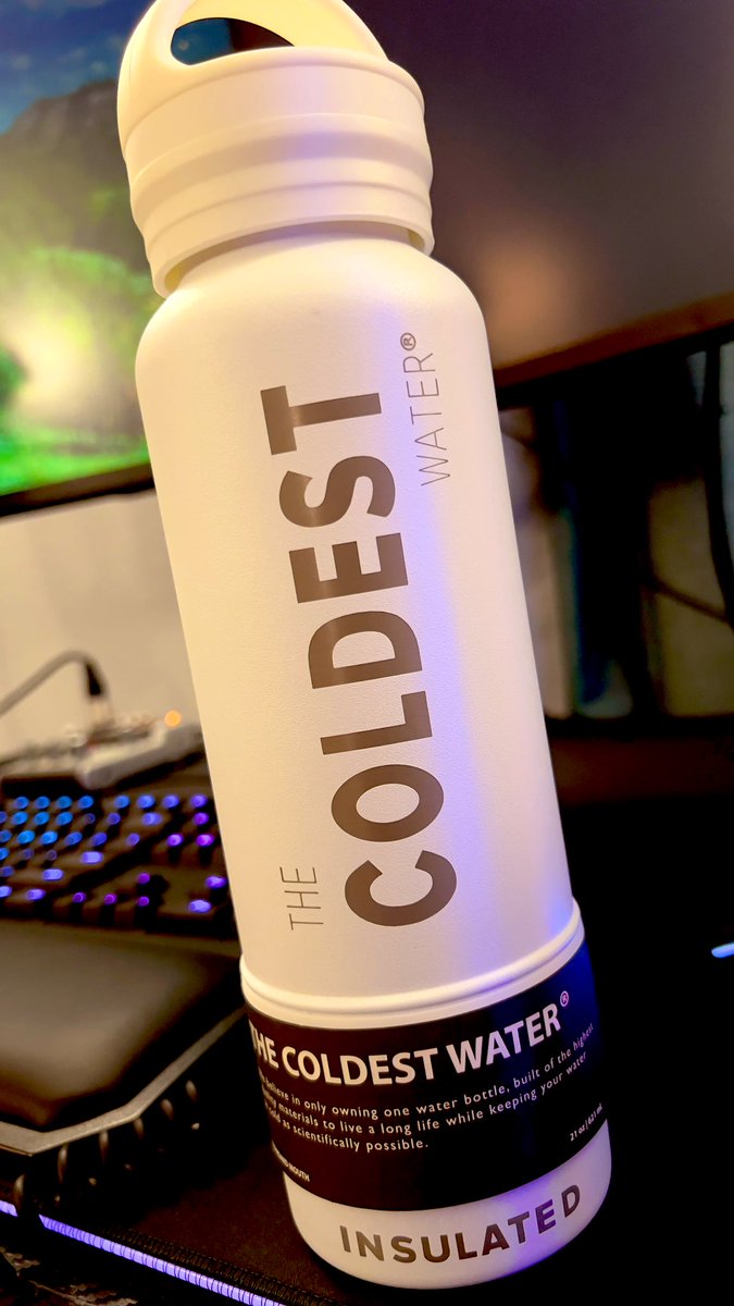 Ashenveras's tweet photo. You guys at @TheColdestWater are so sweet I didn’t even expect to have my name engraved on the back AAAAA 😭💕

you guys are amazing I’m so excited to work with you! #sponsored #thecoldestwater https://t.co/zrePVSLuFP