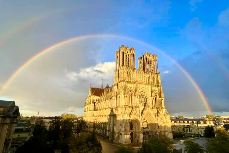 ReimsGoodNews's tweet image. ✨🌈 La magie rémoise 🌈✨
Quand le soleil et la pluie se rencontrent à Reims, l’instant devient magique et mémorable !
👉🏼📷 Merci Jean-Charles Kranzmann pour cette superbe photo prise depuis La Caserne Chanzy - Hôtel &amp;amp; Spa.
#Reims #ArcEnCiel #Magie