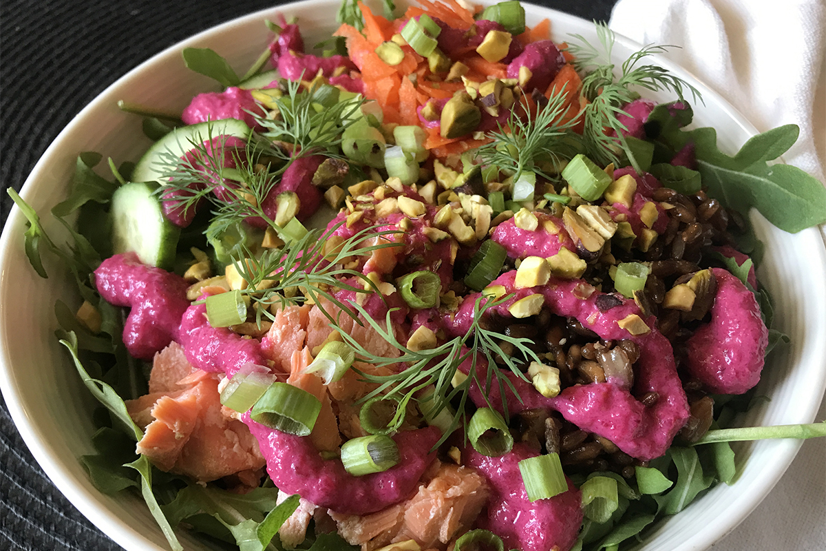 TopLevelFit's tweet image. No, not all carbs are enemies. Recent research found that adults who consumed at least three servings of whole grains—like the rye in the salmon bowl below—every day gained less waistline size. This is perfect for a Sunday supper!  ideafit.com/nutrition/reci…