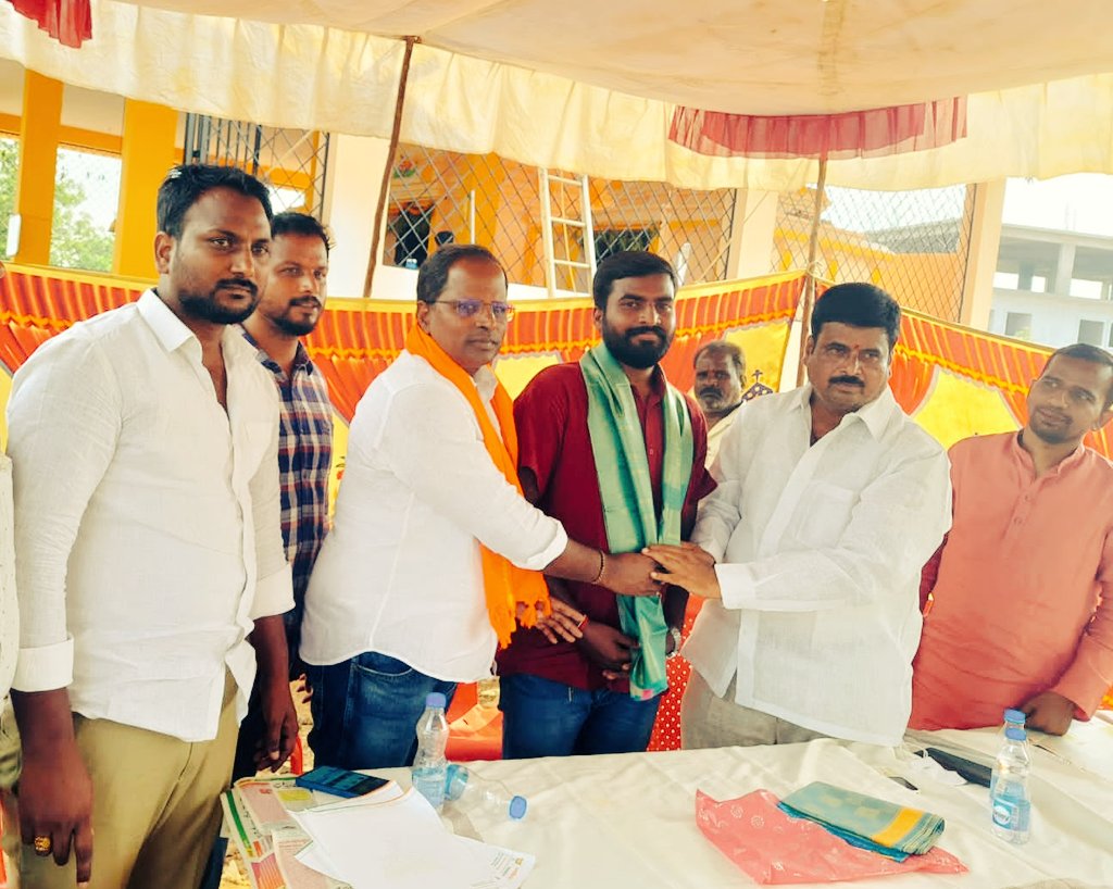 Prabhakar4BJP's tweet image. Appointed as Vikarabad district BJP IT &amp;amp;  social media convener 
@bandisanjay_bjp @AerpulaVenkata @Sagar4BJP @srik211 @VV4BJP @SARAJAGAN4282 @ANaregudem @vikarabad_bjp @BJP4Telangana @BJPITCellTS