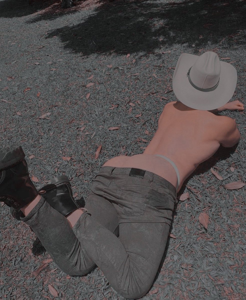 Este culito debe de tomar un poco de sol.