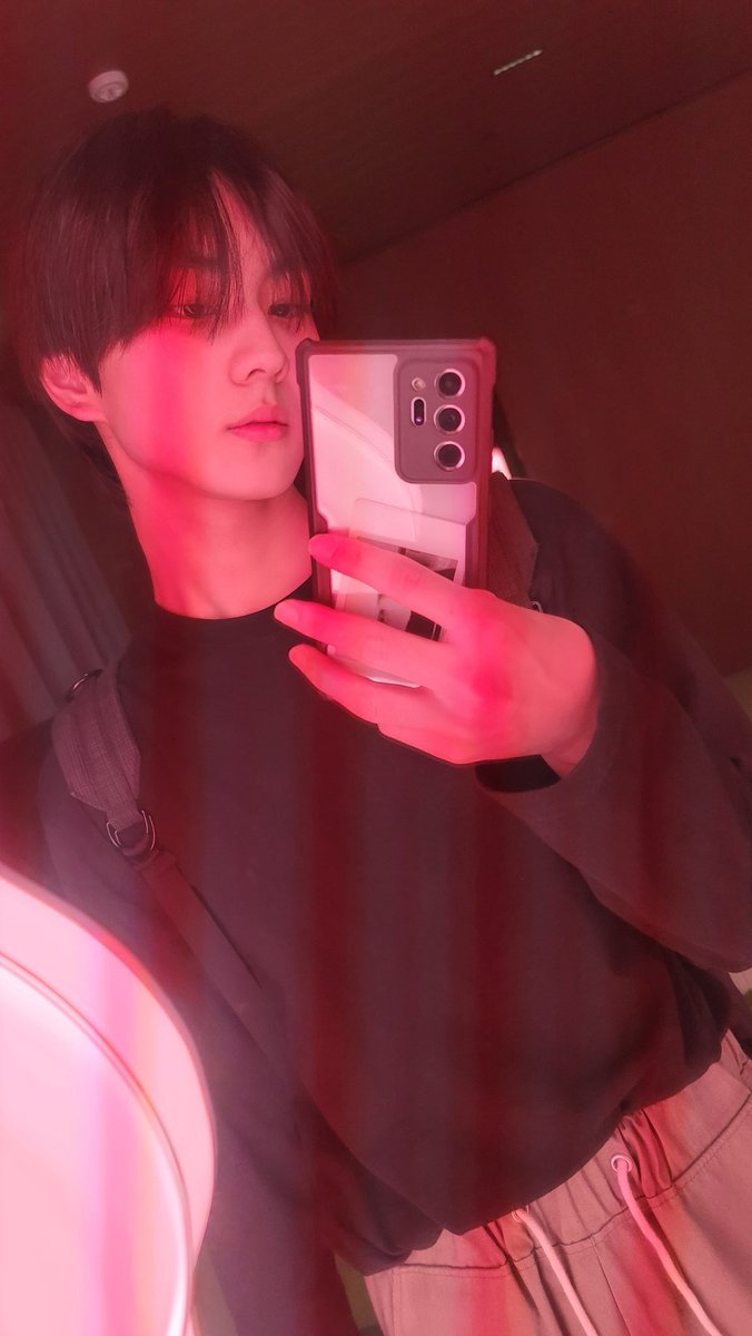 คอมอ tweet media