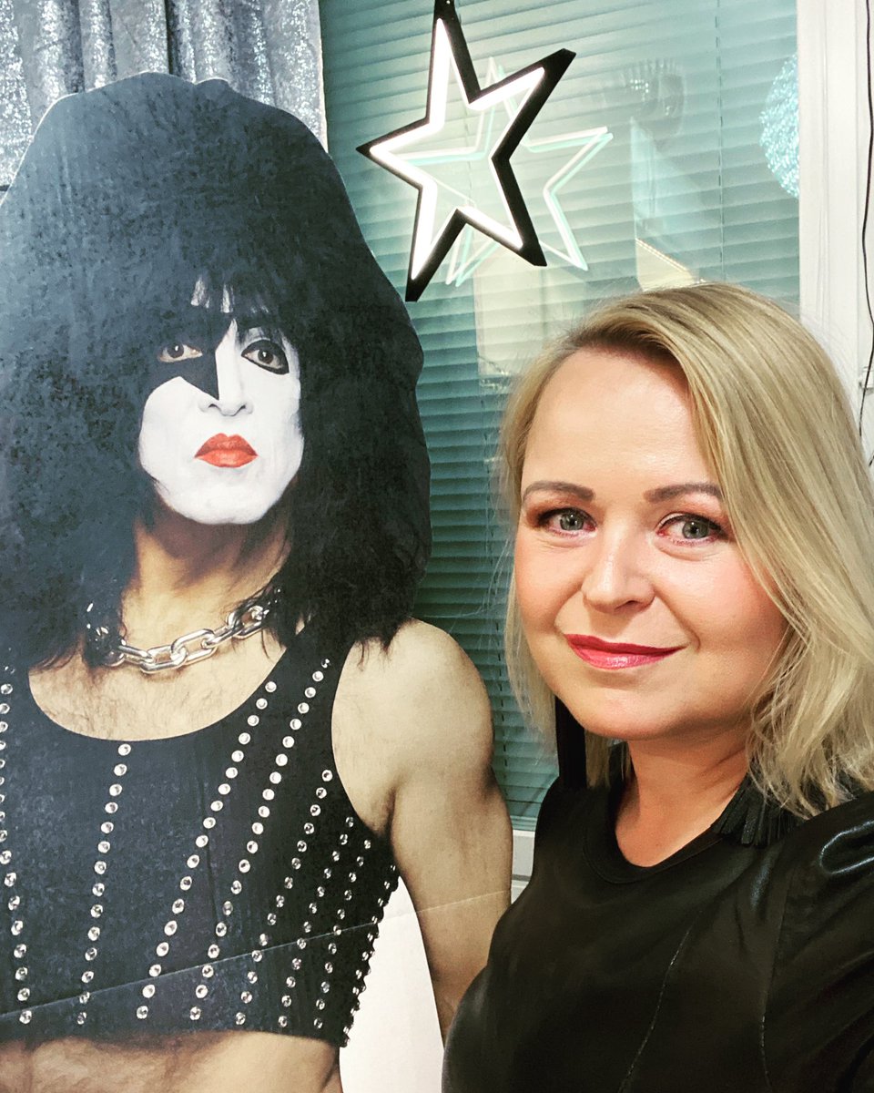 EllaAhola's tweet photo. So that my whole life wouldn’t be only misery, I had a date the other night. 😂⭐️♥️ #PaulStanley #datenight #Starchild #mydressingroom #perksoflivingalone #childhoodidol #star Thank you for always being there @PaulStanleyLive ❣️💜🌟 https://t.co/wZzzPWff7j