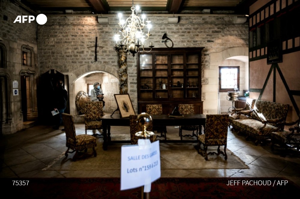 "Touche pas à mon château"

Un village de Bourgogne se mobilise pour sauver sa forteresse, redoutant la fermeture définitive au public suite à une rocambolesque affaire de blanchiment d'argent en Ukraine
➡️ u.afp.com/UvWu
✍️ <a href="/LoicVennin/">Loic Vennin</a> #AFP