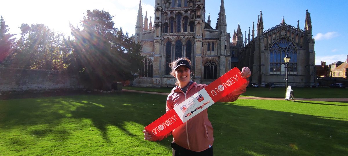 That satisfied post marathon feeling. Thanks @londonmarathon for an amazing adventure 🙌🏽 Good luck to everyone running <a href="/ChiMarathon/">Chicago Marathon</a> today &amp; <a href="/bostonmarathon/">Boston Marathon</a> tomorrow 💙💛 cheering for you from the UK 🎉 #WeRunTogether