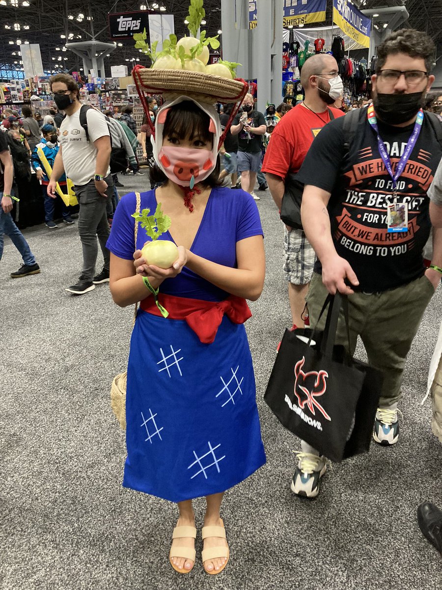 Kid's day at con is so much fun; I love seeing kids' costumes and they love seeing ours! I got excited to spot this Daisy Mae cosplayer (because Animal Crossing!) but then I realized how genius it is that it's Sunday and Kid's Day today! #ComicCon #ACNH  #NYCC