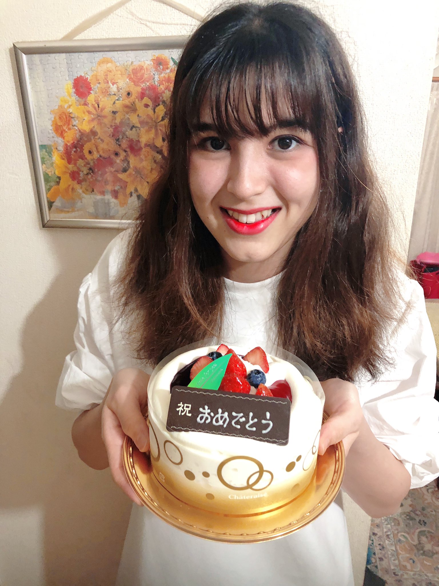 松田渚 ミス東スポ23セミファイナル選考中 今日は両親の25周年結婚記念日 銀婚式でした なので シャトレーゼ でデコレーションケーキを買ってプレゼントしました その他に めっちゃ可愛いのを見つました 月ゆめうさぎです クリームと