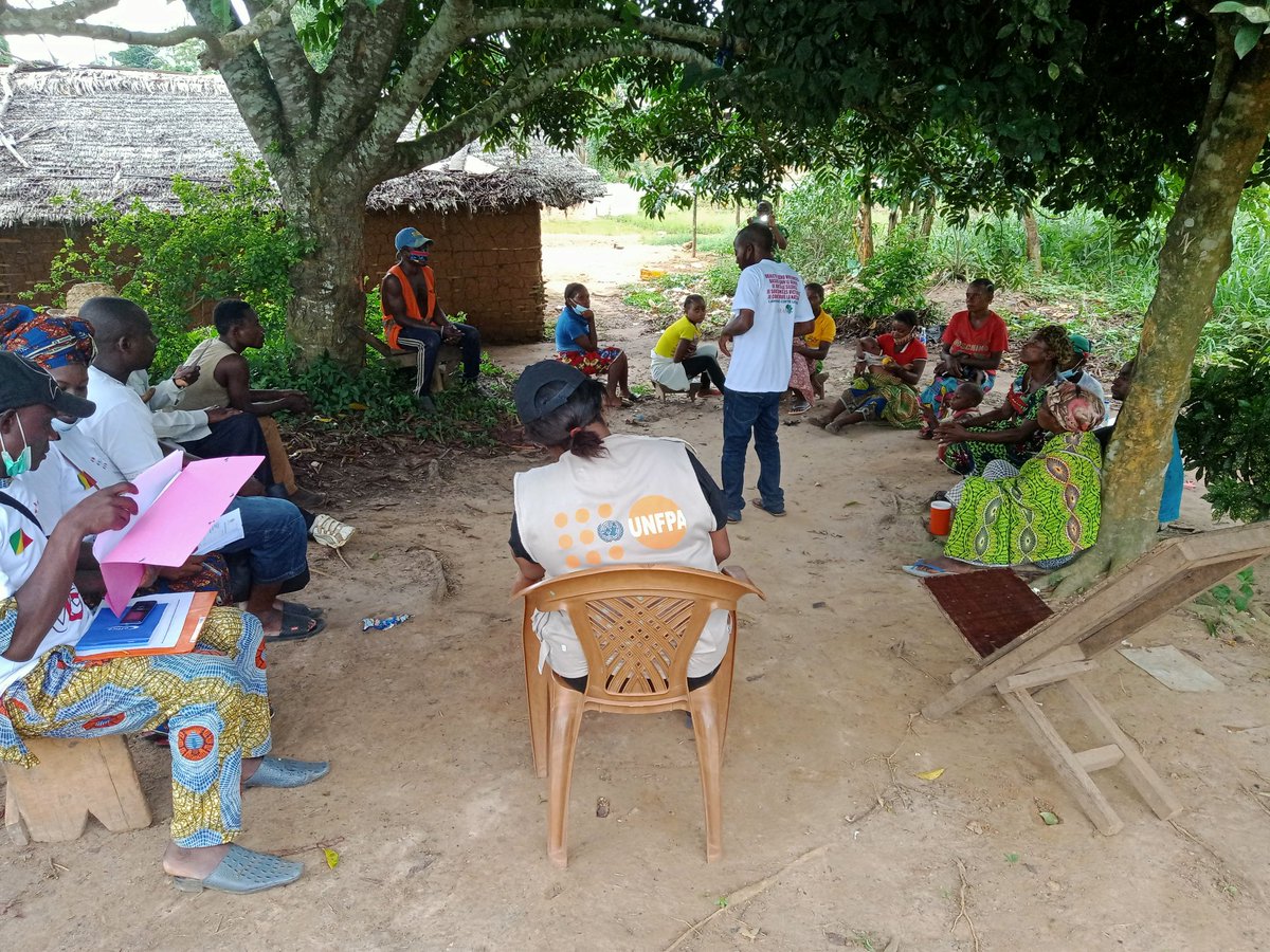 Campagne VBG On ne laisse personne de côté Focus group ce matin au village PEKE dans le département de la Sangha avec les autochtones. @LemineMoujtaba ,@AchilleLanzy