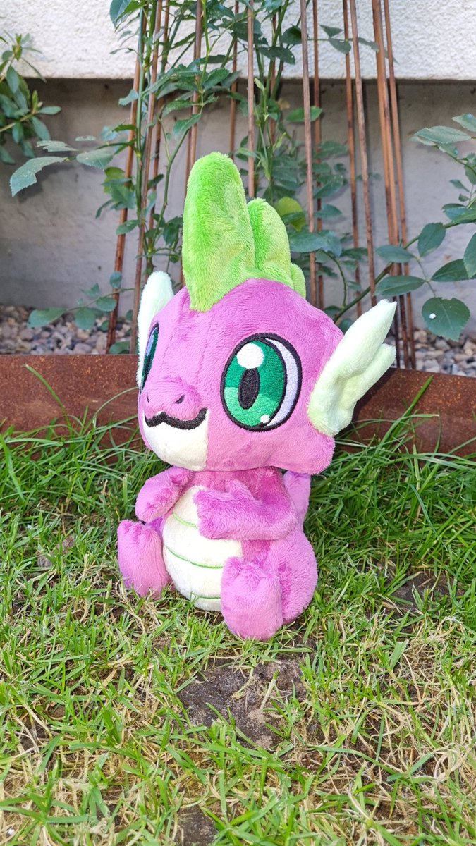 *AUCTION* Made this little spike with the New pattern from <a href="/NazFX_Studios/">NazFX🪡</a>.He is approximate 7.5 inch tall( about 19cm) without his headspikes.Startbid is 60€ please bid in min. 5€stets.please bid in the comments.