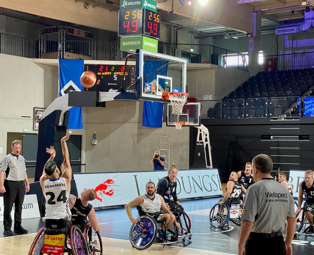 rollenderhsvfan's tweet photo. Rollstuhlbasketball Bundesliga: BG Baskets Hamburg gegen Rhine River Rhinos Wiesbaden 57:79
#hsv #hsvev #bgbaskets #rollstuhlbasketball #rollstuhlbasketballbundesliga #rollstuhl #edelopticsarena #hamburg #rhinoswiesbaden #wiesbaden #halle #sporthalle #heimspiel https://t.co/LjeZp780AM
