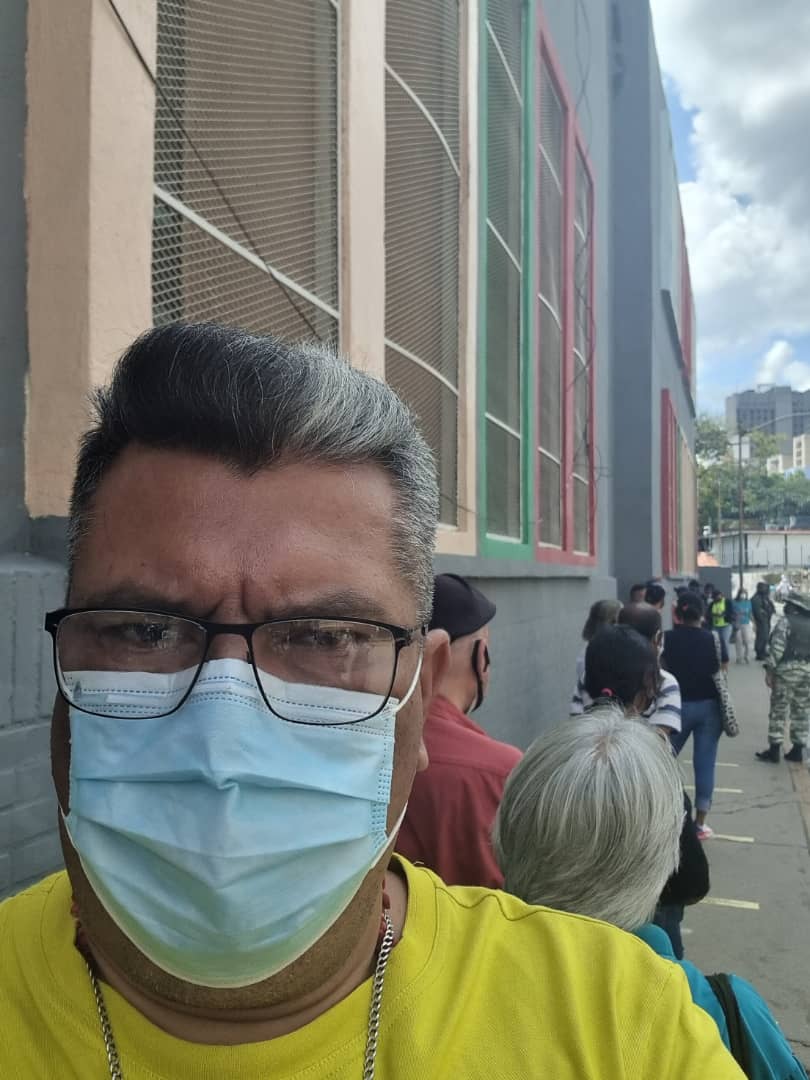 blasyequipo1's tweet photo. Activos en la cola del simulacro. ¡Que Viva la Patria! 

#VenezuelaTieneConQue 
#SimulacroElectoral https://t.co/2eGKRrehQe