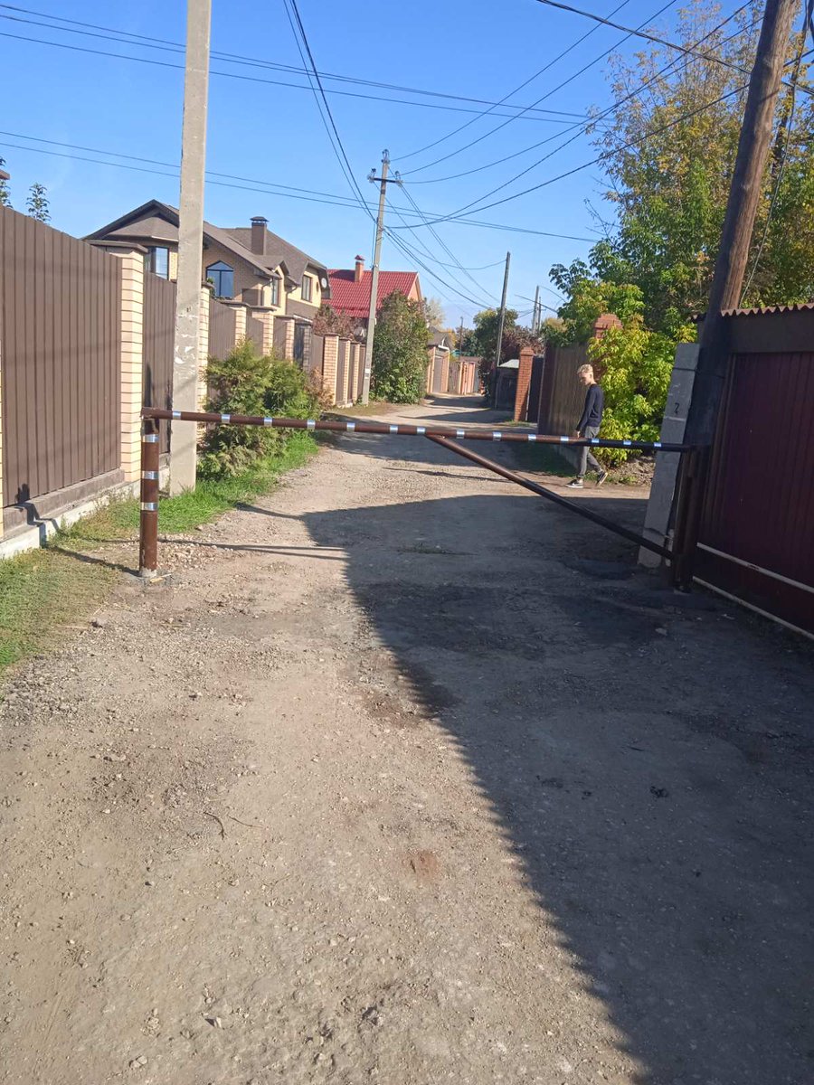 СНТ волжанка. Кто-то поставил шлагбаум с замком. Сквозной проезд перекрыли. <a href="/gibddsamara/">ГИБДД Самара</a> Остановите этот самоуправство