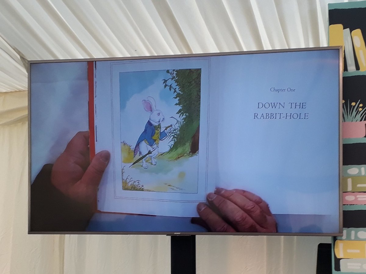 Lovely session with @chrisriddell50 @HenleyLitFest talking about his lifelong passion for illustration, sharing sketchbooks & drawings, reading favourite poems from #AliceThroughTheLookingGlass and answering the enthusiastic young audience’s questions. @MacmillanKidsUK