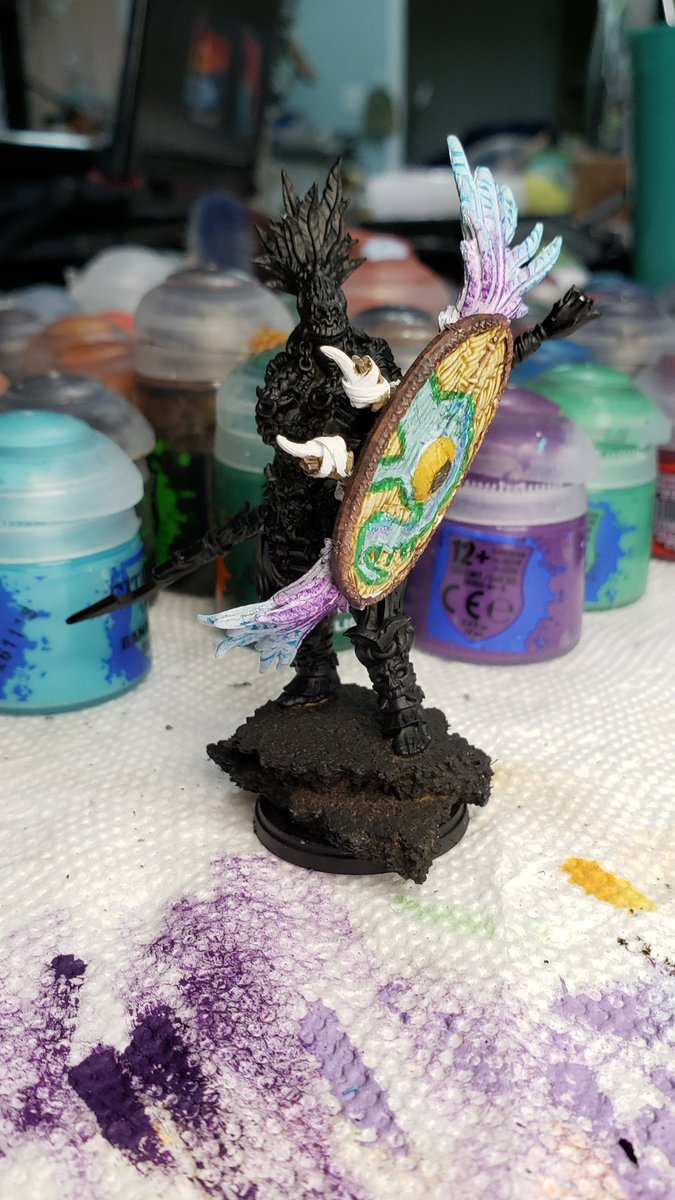 SinaraiP's tweet photo. As #raptorweek comes to a close we now begin #InfantryWeek for #orctober!
Beginning with my Matriarch as my blooded are not primed yet due to weather.
Starting with the shield, which I call the "Apex Shield" for the two Apex teeth that stick out as weapons from the shield. https://t.co/feH07cH5dt
