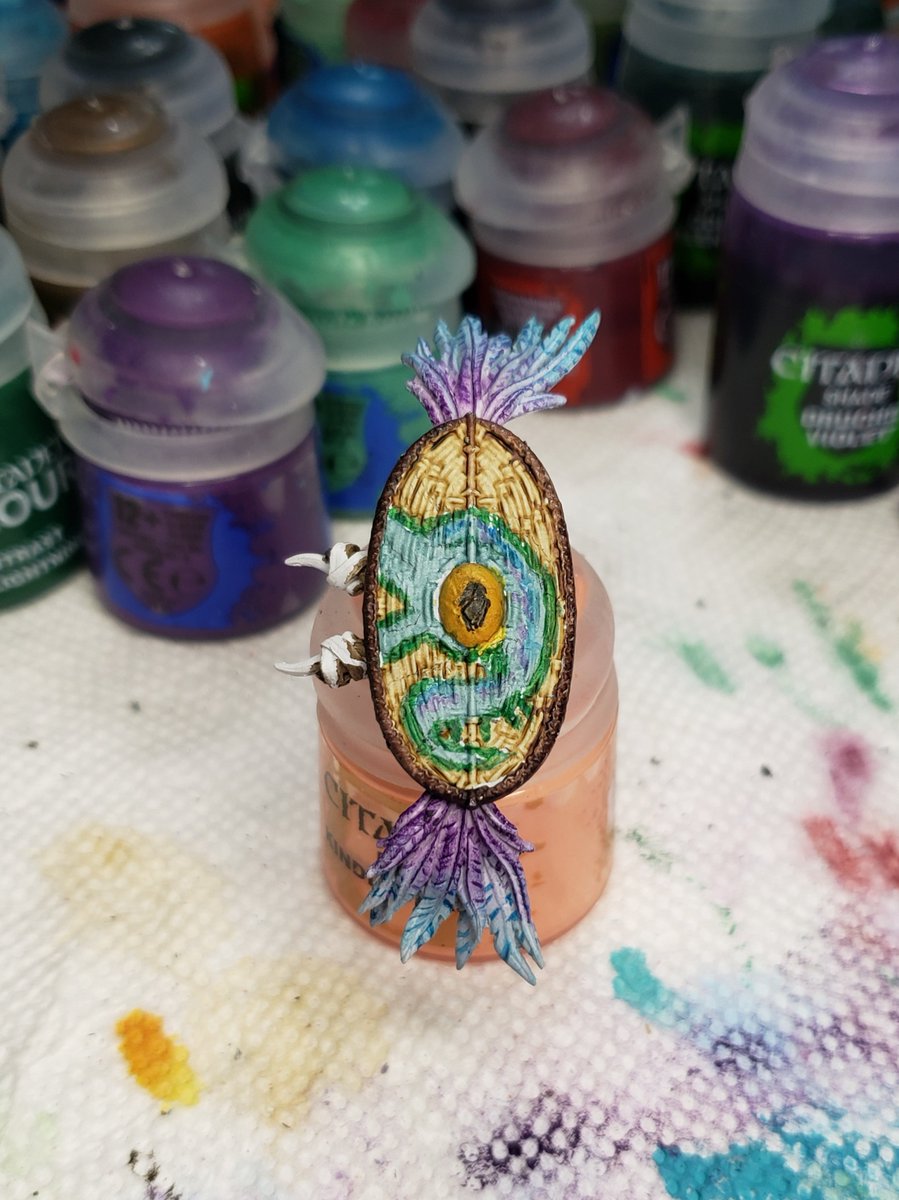 SinaraiP's tweet photo. As #raptorweek comes to a close we now begin #InfantryWeek for #orctober!
Beginning with my Matriarch as my blooded are not primed yet due to weather.
Starting with the shield, which I call the "Apex Shield" for the two Apex teeth that stick out as weapons from the shield. https://t.co/feH07cH5dt