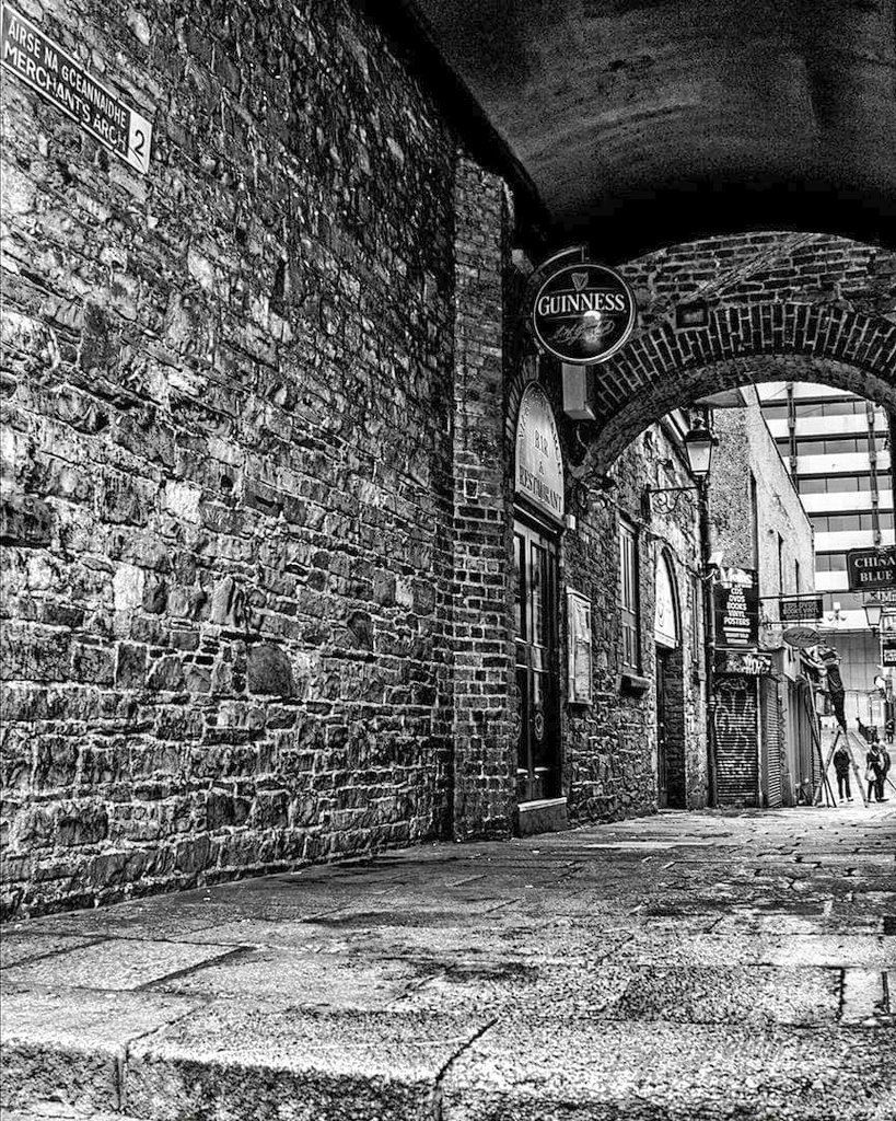 OldDublinTown's tweet photo. Its an iconic piece of Dublin's history
#MerchantsArch

@TempleBarTrad @VisitDublin @Failte_Ireland @poloconghaile @mccoyannie @hotpress @DavidJazay @DaltonJoanne79 @fcemurphy @GlobalIrish https://t.co/l7AskRg7c6