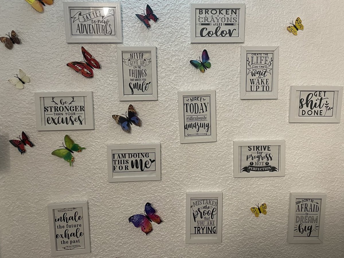 bellocapelli's tweet photo. It may be World Mental Health Day but our positivity wall is always there to motivate and empower our lovely clients. 
Everyone is fighting battles we know nothing about... just #bekind 💚 https://t.co/KD9d6pHuvO