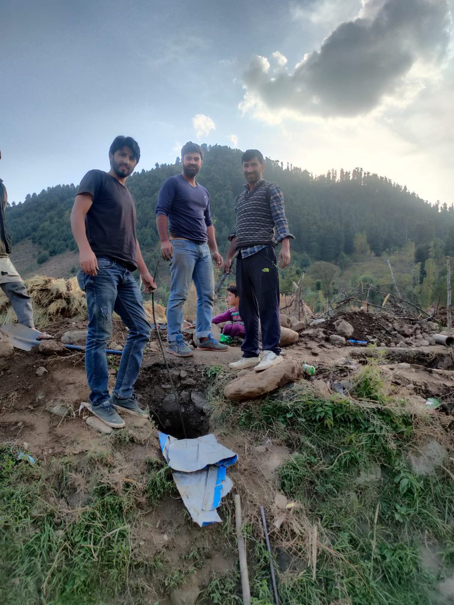 Shahnawaz2510's tweet photo. CSC @wifichoupal team of Kapran, Anantnag, J&amp;K is efficiently managing optical fiber restoration &amp; providing last-mile optical fibre connectivity in various villages under BharatNet programme. The @wifichoupal extends the internet through FTH connections to the village residents. https://t.co/5dNAqKh6hL