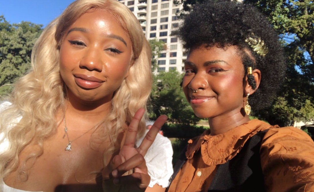 AfroPrincex's tweet photo. We had a lil picnic 🥺💕 #BLKCottageCoreDay https://t.co/kjjgr8FPwK