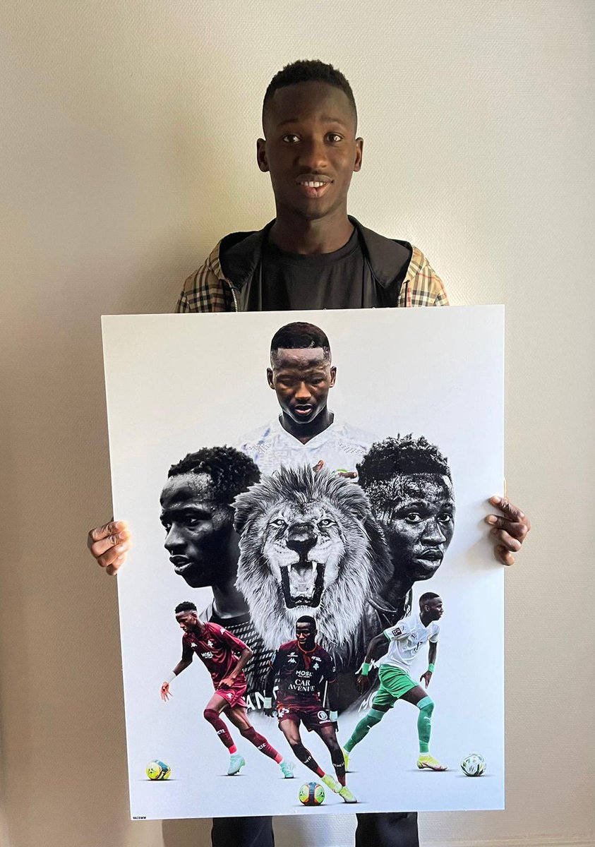 VacommAgency's tweet photo. Un grand merci à Mallory de nous avoir fait confiance pour ce cadeau adressé à @papematarsarr15. 😄🎁

Un plaisir pour nous d’avoir réalisé ce tableau. 

Pour toutes demandes d’informations, n’hésitez pas à nous contacter en DM. 🙏 https://t.co/uL83o0selr