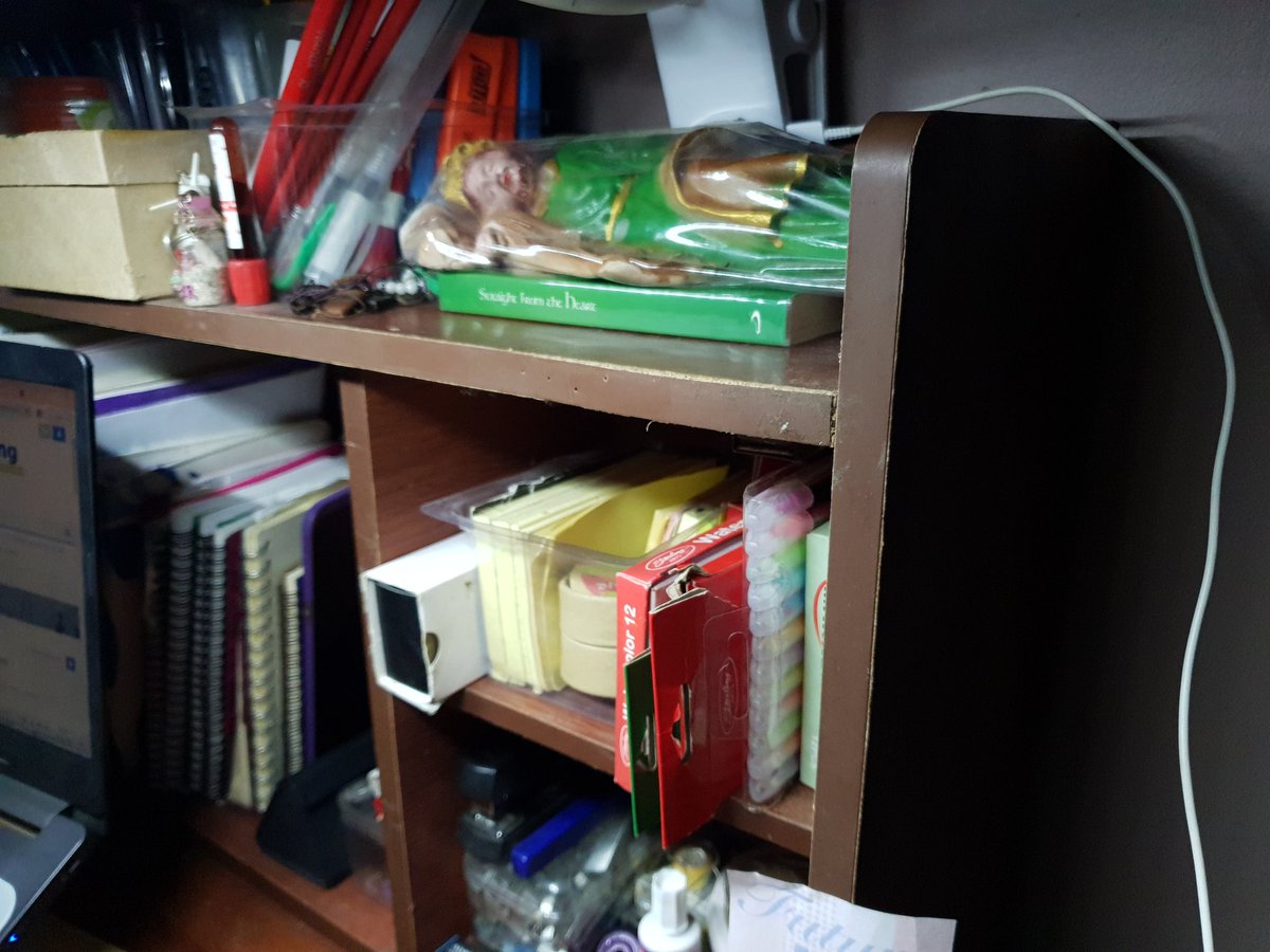 zRMLTRMT's tweet photo. Random things on my study table.
#studytwt
#studyspo
#studytwtph
#studygram
#LabanMedTech https://t.co/VdfvtgsM6R