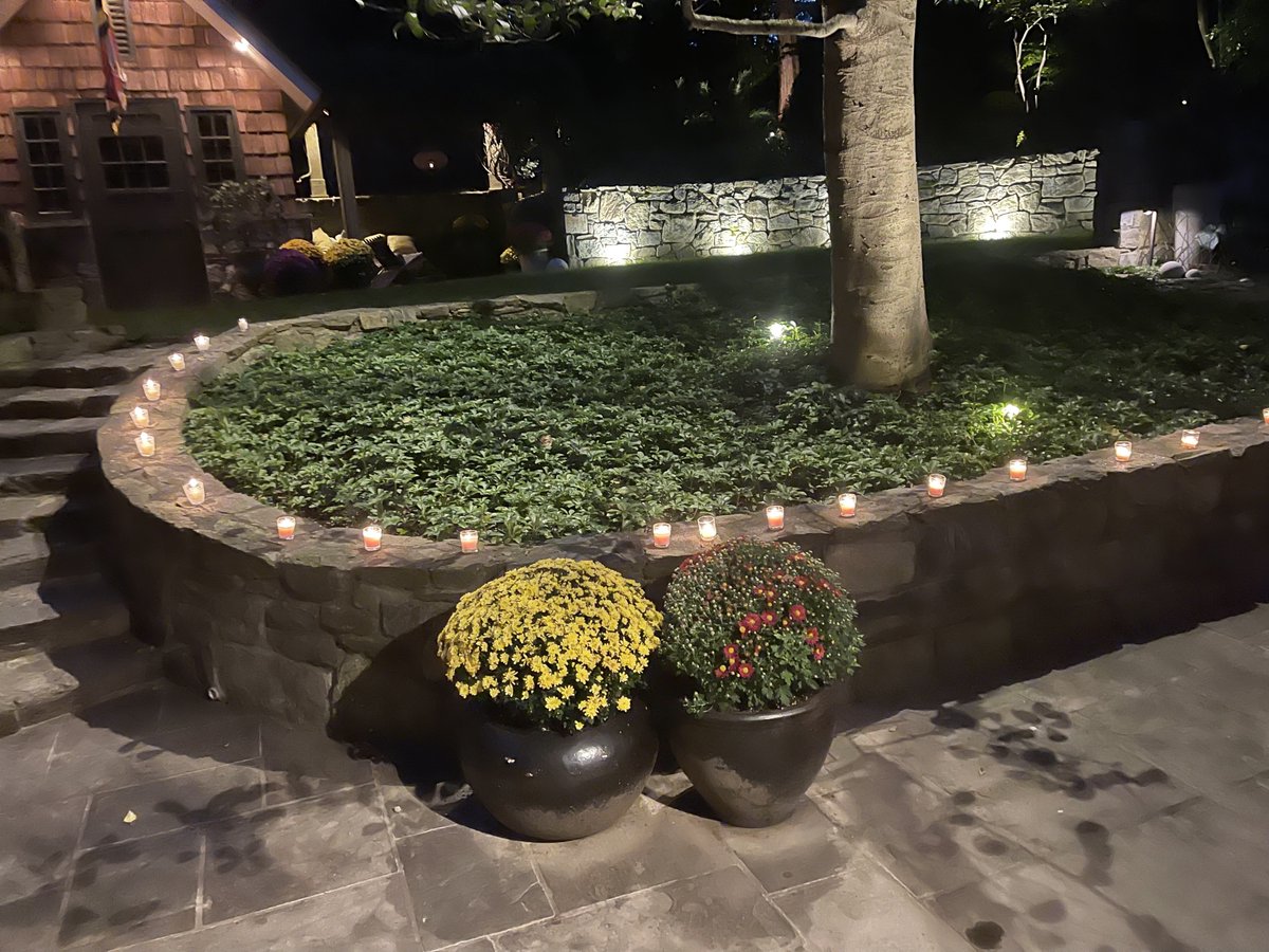 xtrahandsdc's tweet photo. The backyard is becoming the venue of choice weather permitting with lots of candles for the perfect ambiance, and bug spray even though it's Fall. Call us for help with planning. 202-567-6678 https://t.co/ofhSDY5zOO