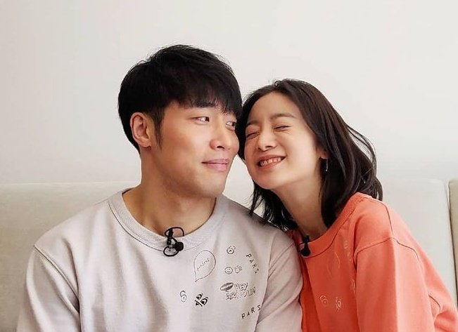 Hyerim(ex-Wonder Girls) revelou através do instagram que ela e seu marido estão esperando o primeiro filho.