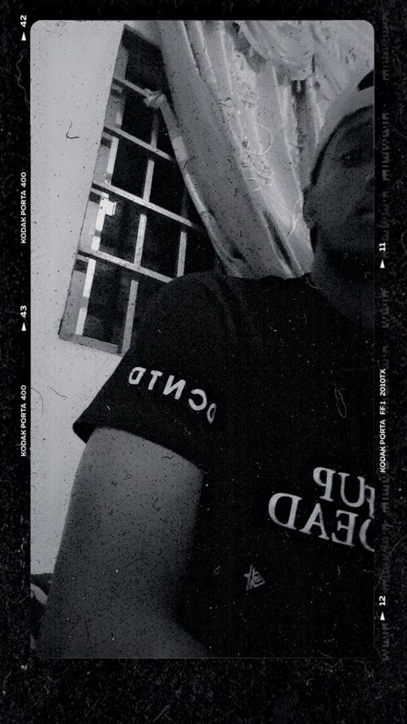 sacreMamadou's tweet photo. Je suis monsieur noir, Tarantino protège ton dos, tout l'camino 🏴☠ #DCNTD https://t.co/c8KXgDerSv