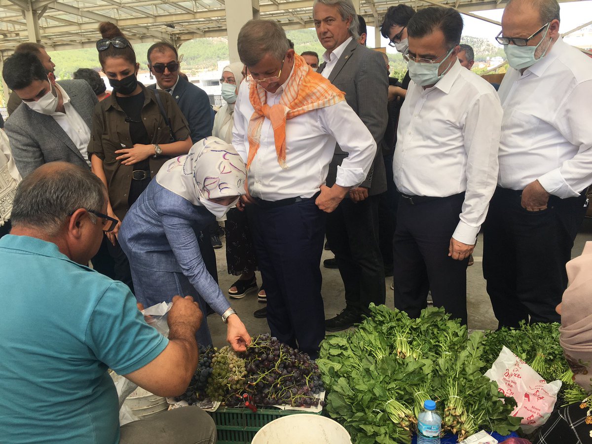 Ahmet Davutoğlu !
Dava benim elimde şimdi, onlar davayı bıraktı. 
Bu dava şeffaflıktır, şatafattan, lüksten uzak durmaktır, o Gelecek Partisi’nde AK Parti’de değil.
Bu dava yolsuzluklarla mücadeledir, bugün Gelecek Partisi’ndedir.
