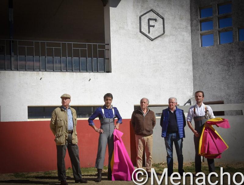 objetivoeltoro's tweet photo. Importante y bravo tentadero de machos con los #santacoloma de #PilarPoblacion a cargo de los hermanos #Castaño preparando su compromiso del próximo 16 en #AlbadeTormes https://t.co/5dVGbLtdUJ