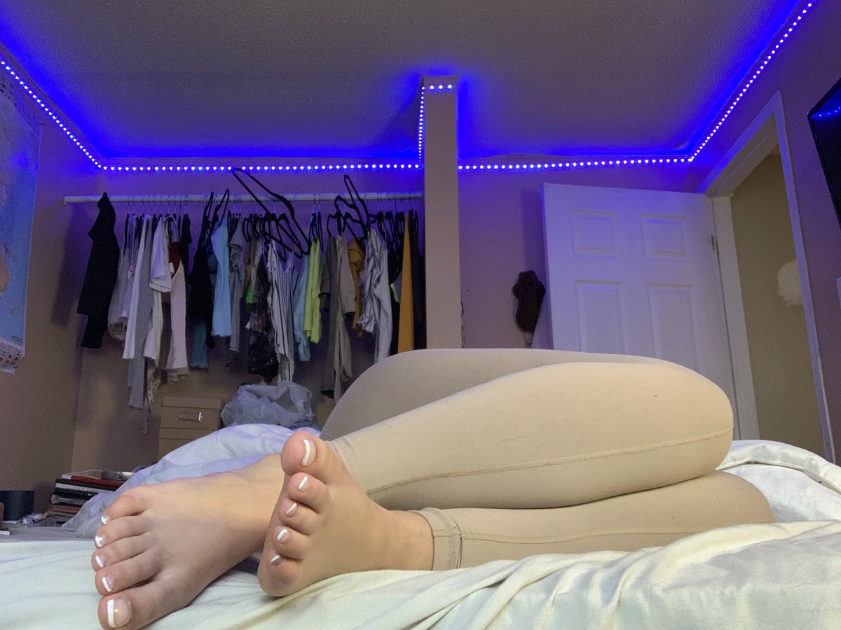 Heather22129692's tweet photo. Give me a follow on insta ! @Heather_peaches  

@rt_cutefeet @getrek578 @talkfeet2me @Feetfinder @Maturefootlover @xk1230 @xk1230 @xk1230 @feetqueen1991 @loveherarches @wantgirlsfeet @loveherarches @shoebabe4015 #feet #feetandsoles #feetandsoles #feetfootish #feetworshi̇p #feet https://t.co/63tvfWncAK
