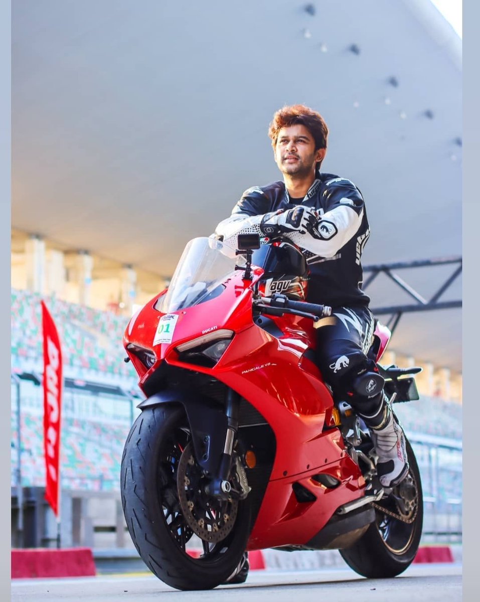 Gayatri90010781's tweet photo. 😍🤩❤️🎊🎊 2 hrs to go 
#HappyBirthdayAbijeet   #Abijeet https://t.co/eEvDMVbaz8