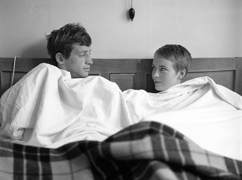 « Nous cherchons quelqu'un avec qui vieillir, alors que le secret est de trouver quelqu'un avec lequel rester enfant. »
Nina Attia