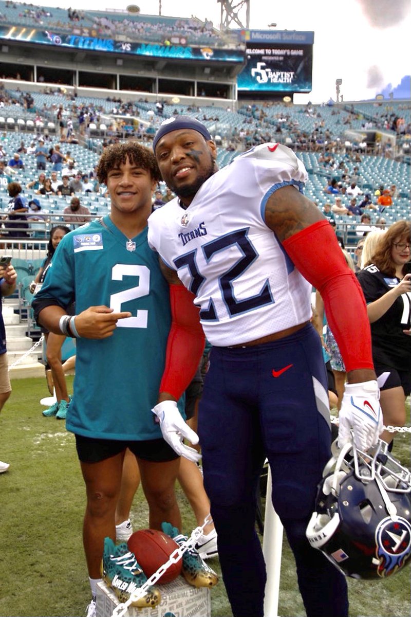Kim_ASmith's tweet image. .@KingHenry_2 meeting Kayleb Wagner, the high school player who broke Derrick’s Florida HS single-game rushing record. 

Kayleb’s 535 yards broke Derrick’s record of 502. 

Derrick provided tickets for Kayleb’s family for today’s game. 

#FloridaBoys