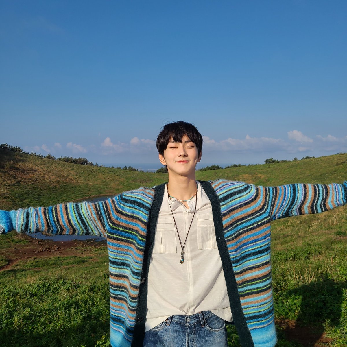 fa1ry_hoon's tweet photo. today's topic :
               jungwon's broad shoulder ! ✧

— a thread ; https://t.co/DGzk4cHPlw