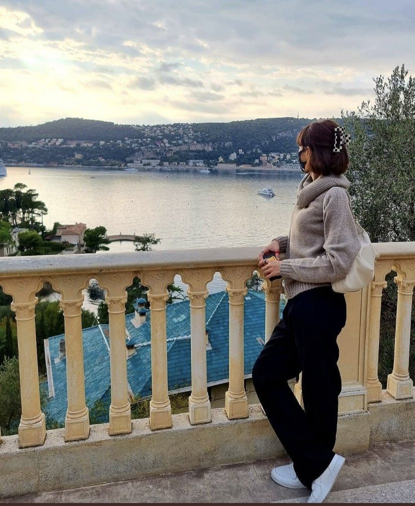 portalblackpink's tweet photo. 📸 #LISA em Nice, França! 🇲🇫

#ลิซ่า #리사 #블랙핑크 #BLACKPINK @BLACKPINK https://t.co/lO5xhXGNk3