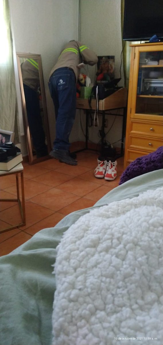 zilofunkMX's tweet photo. Les dije a los de @Megacable  "Entre semana después de las tres" para que manden al técnico.
Megacable: se lo mandamos el sábado por la mañana a ver si esta el güey!!! https://t.co/XYY4TqreNr
