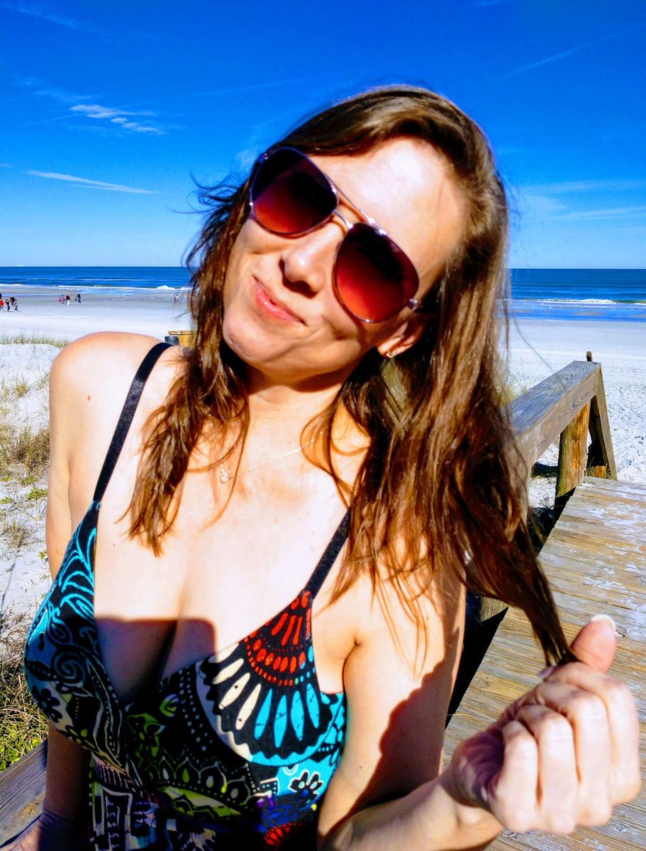 SouthernDiMarie's tweet photo. #AllWeWantedWas sunshine and the beach. https://t.co/gQwWMiG0lJ