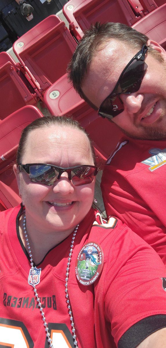 MrsMiller22's tweet photo. #GoBucs Hubby's 1st game :) https://t.co/4V8pSeqcYA