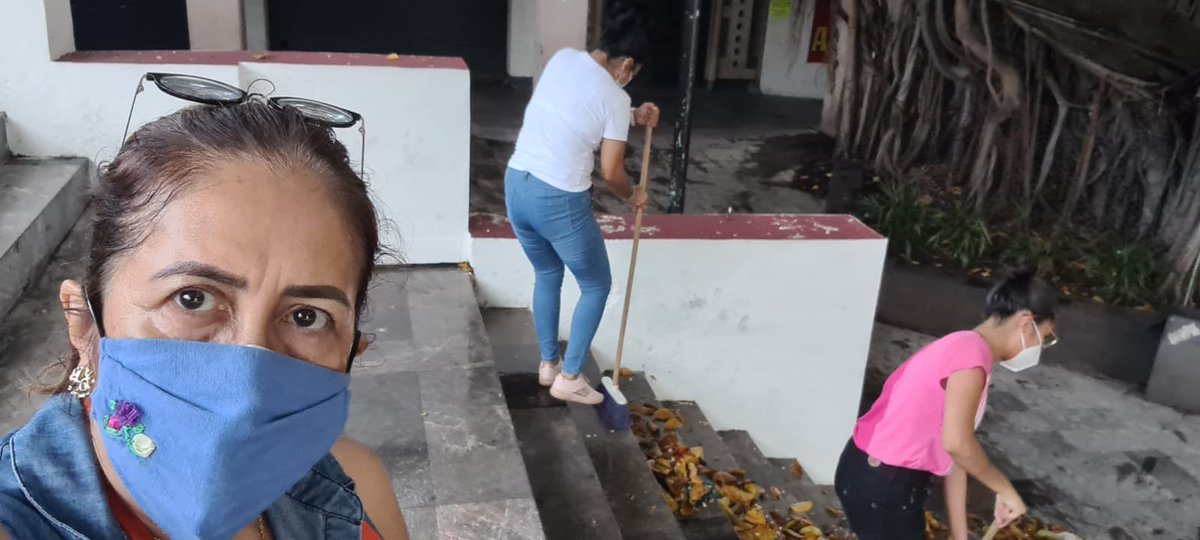 inmujeracapulco's tweet photo. El 9 y 10 de octubre, personal del Immujer, que dirige Elizabeth Maya Paco, se sumó a la Jornada de limpieza ciudadana convocada por la presidenta municipal Abelina López Rodríguez en el zócalo de Acapulco. #ServirParaTransformar https://t.co/EP7LMtO703