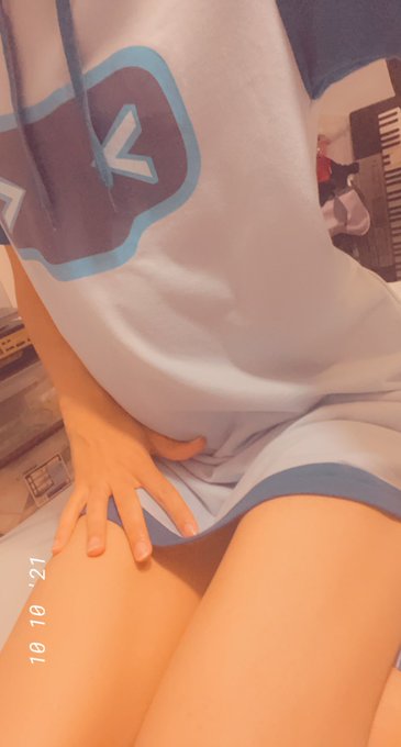 Stressful week huh? Come lay on my lap, I&rsquo;ll make you feel better 💙 https://t.co/EMBPM6tNO1