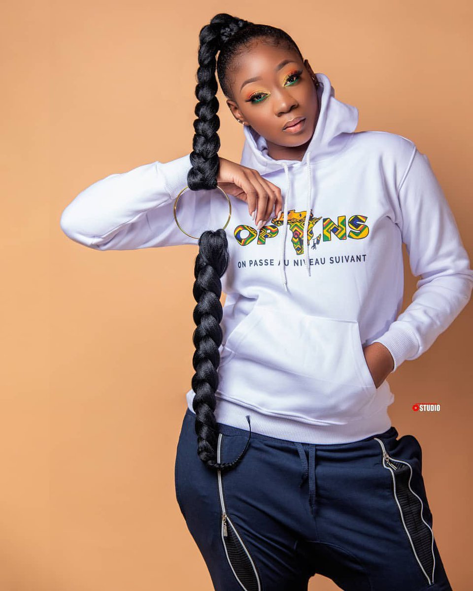 nyalabi_'s tweet photo. #Repost🔝 Allons plus haut et plus loin. @opans_officiel 
.
.
.
#blackisbeautiful #africanbeauty #photography #model #streetwear #nyalabi #nyalabiwear #african #talent https://t.co/A7RAIn5jD7