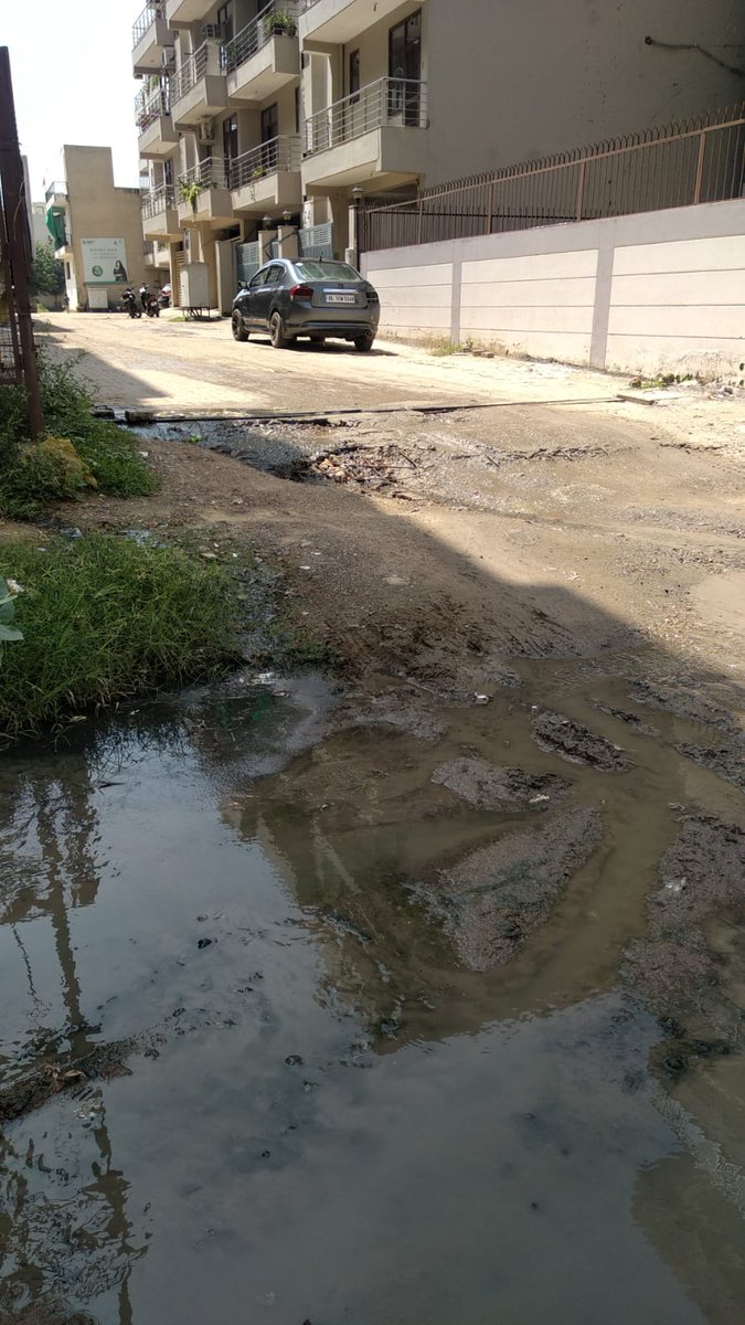 AskNishank's tweet photo. @prachi361 @MunCorpGurugram @OfficialGMDA @rashtrapatibhvn @PMOIndia @narendramodi @cmohry @mlkhattar @DC_Gurugram @Rao_InderjitS @yashpalmurar @I_Am_Gurgaon @SwachhBharatGov https://t.co/NH7qlVOeNh