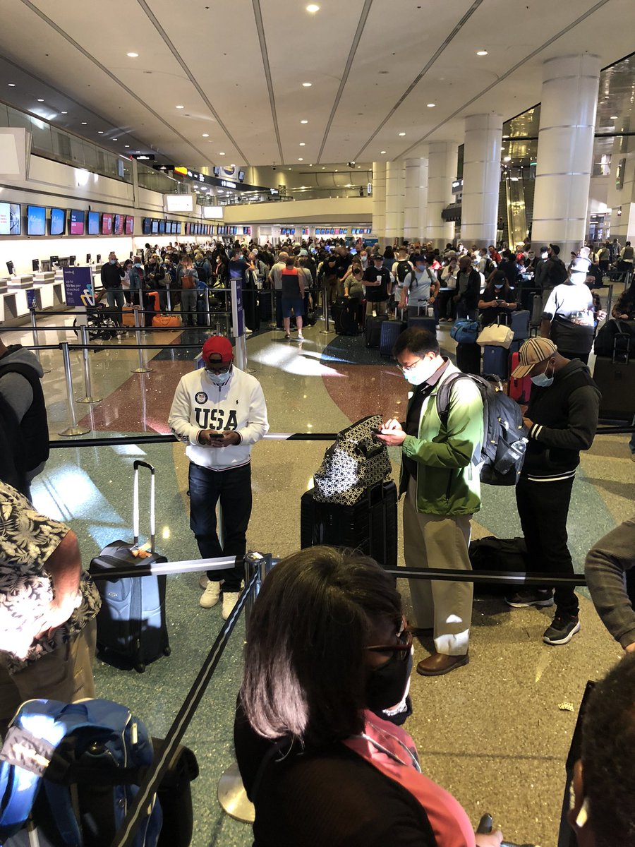 MichelleKaip's tweet photo. SWA Flight home from Las Vegas Cancelled. Airport was crazy! https://t.co/nJOnAxodVS