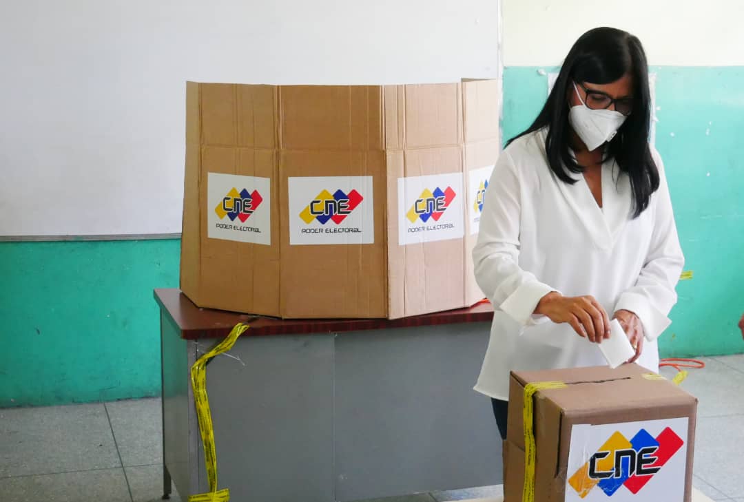 Hoy ratificó después de haber participado en el simulacro electoral, que en Venezuela tenemos el mejor sistema de votaciones y el más seguro del mundo. @dcabellor @PartidoPSUV @taniapsuv @NicolasMaduro