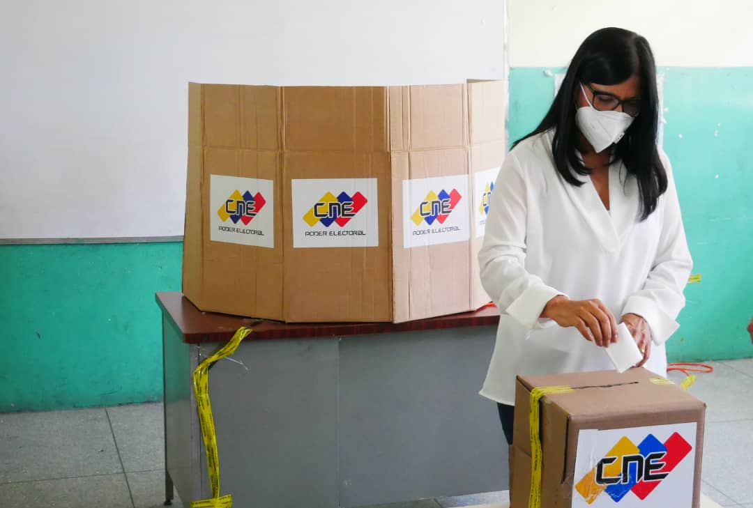 Hoy ratificó después de haber participado en el simulacro electoral, que en Venezuela tenemos el mejor sistema de votaciones y el más seguro del mundo.

<a href="/dcabellor/">Diosdado Cabello R</a> <a href="/PartidoPSUV/">PSUV</a> <a href="/taniapsuv/">Tania Valentina Díaz</a> <a href="/NicolasMaduro/">Nicolás Maduro</a>
