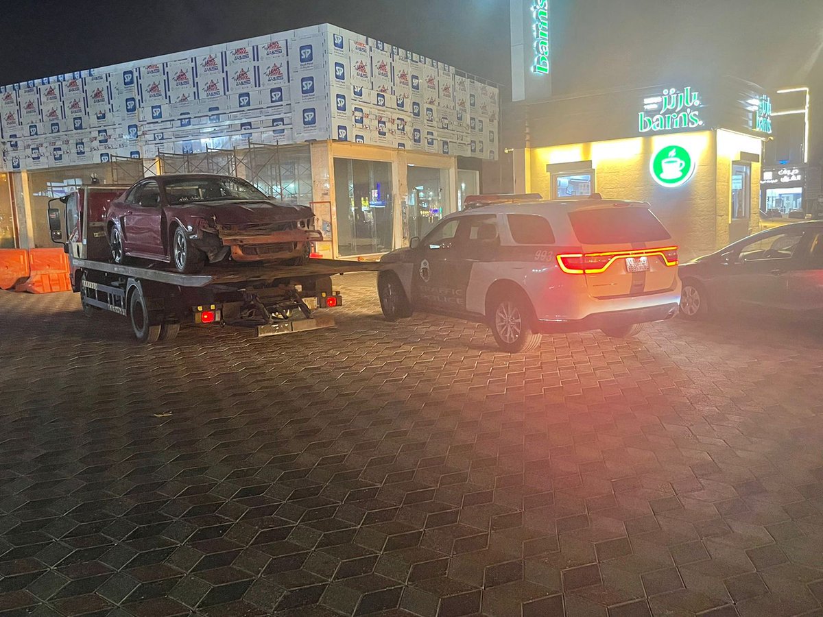 eMoroor's tweet photo. إشارةً إلى مقطع الفيديو المتداول في وسائل التواصل الاجتماعي، والذي يُظهر قائد مركبة يقوم بالقيادة عكس السير والاصطدام بعدة مركبات ، فقد تم ضبطه وإحالته لجهة الاختصاص لتطبيق العقوبات المقررة في النظام. https://t.co/gjDZiLMBlr