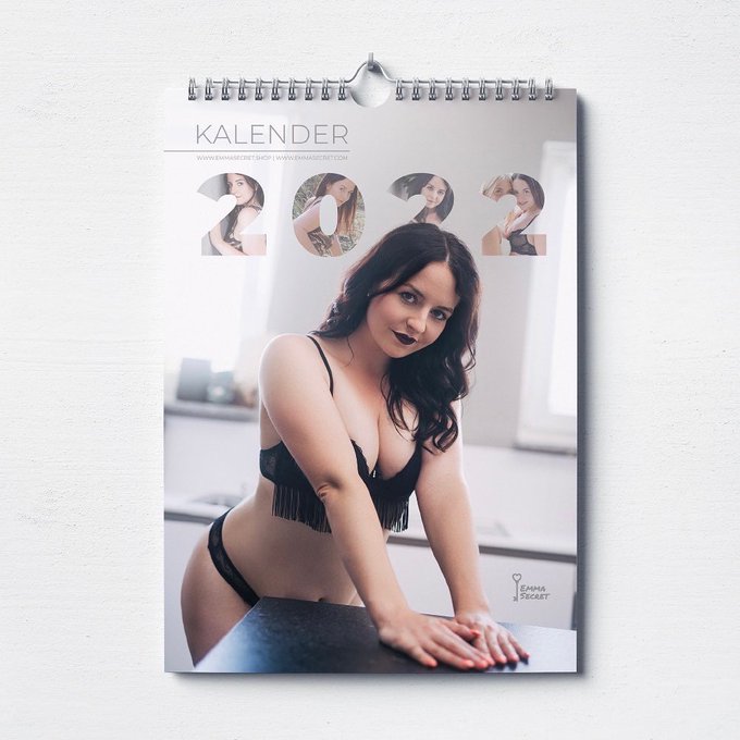 Endlich ist mein neuer Kalender 2022 da! 😊 Ab jetzt k&ouml;nnt ihr ihn in meinem Shop bei @FAN69DE1 vorbestellen<a href="/tag/gochiefs"class="tags"><span>#gochiefs</span></a><a href="/tag/rannfl"class="tags"><span>#rannfl</span></a><a href="/tag/rannflsuechtig"class="tags"><span>#rannflsuechtig</span></a>