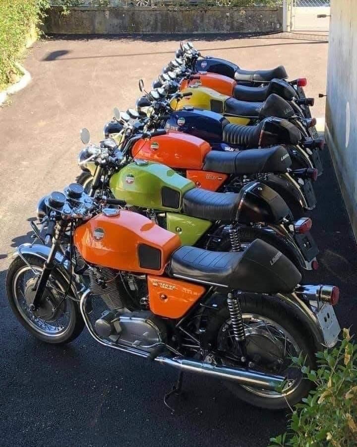Virage8's tweet photo. Hope you guys enjoyed a great weekend!
#weekend #ride #ridingwithfriends #laverda #laverda750sf #sf750 #collectorbike #vintagebike #virage8 #enjoyyourride #enjoyyourlife #cestgeant
#thisisvirage8
https://t.co/HDZ7yeQe61
Photos credit unknown https://t.co/UHMeQrNQYm